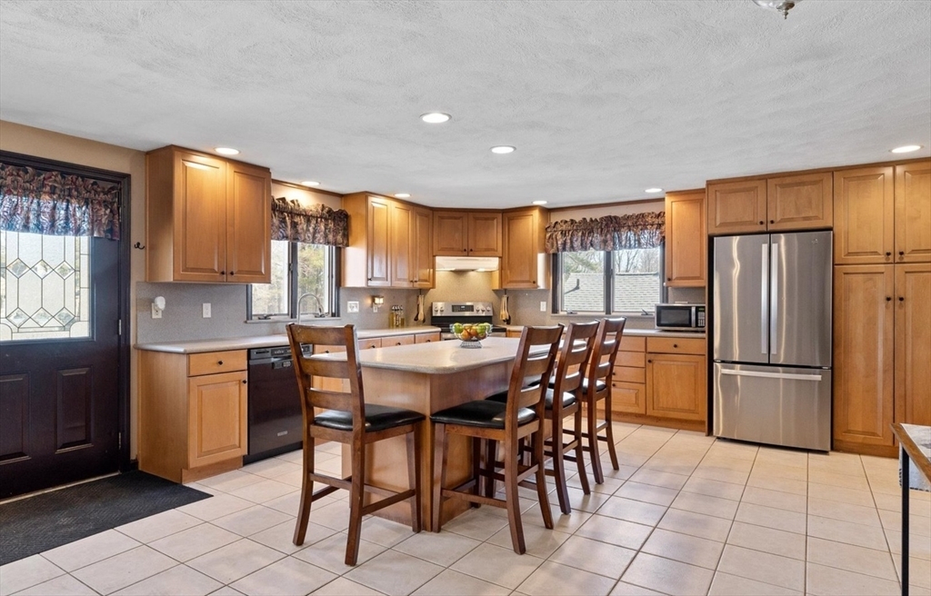 Property Photo: 32 Carter Rd MA 01609