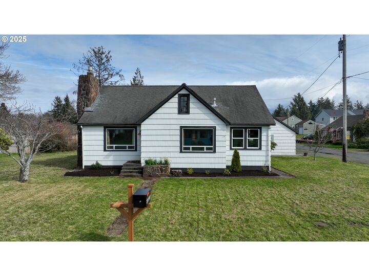 Property Photo: 780 S Main Ave OR 97146