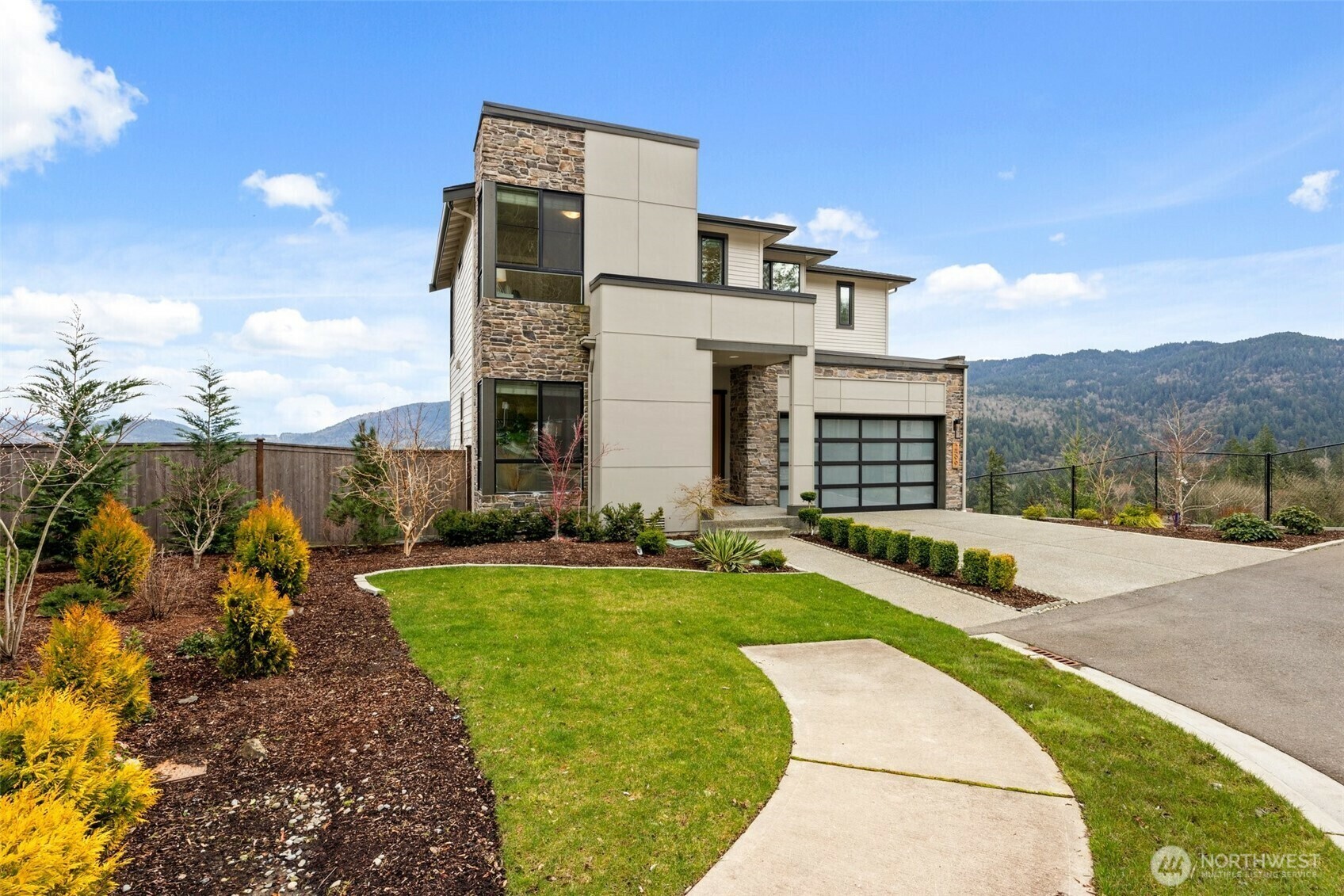 Property Photo: 2599 NW Si View Lane WA 98027