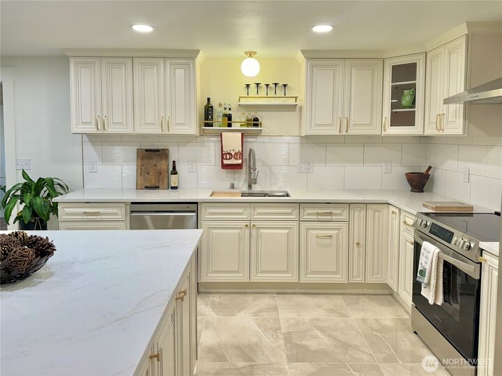 Property Photo:  31035  229th Avenue SE  WA 98010 