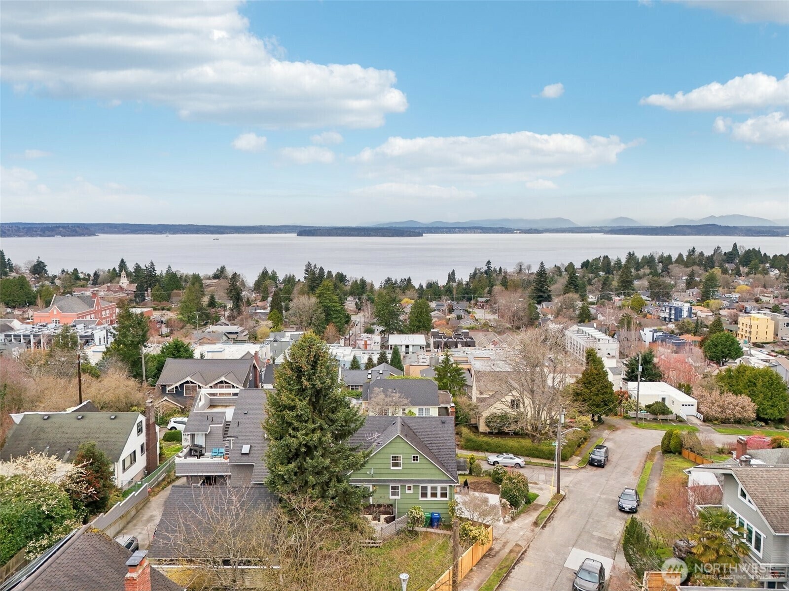 Property Photo: 6914 Heights Place SW WA 98136
