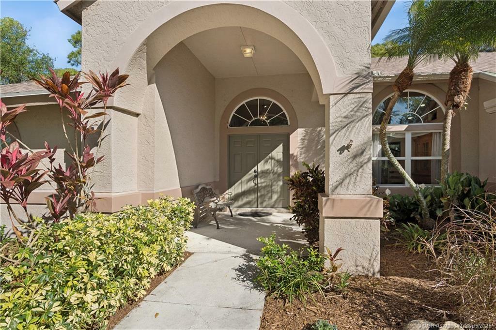 Property Photo: 582 SE Southwood Trail FL 34997