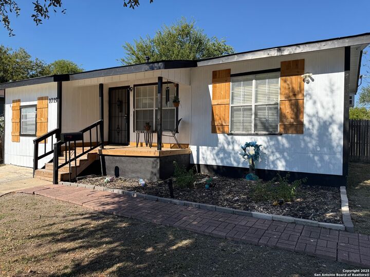 Property Photo:  1019 Alexander Hamilton  TX 78228 