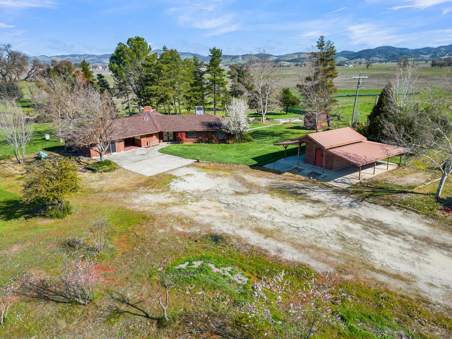 Property Photo: 50145 Adobe Place CA 93426