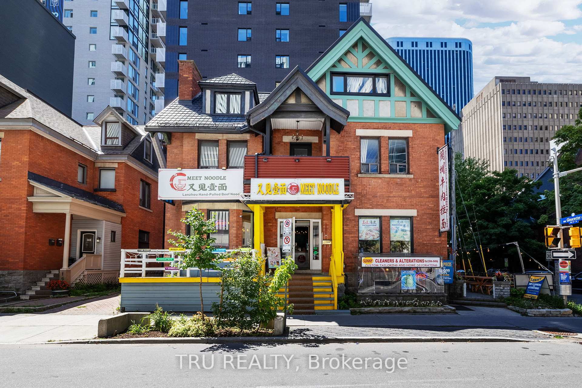 Property Photo: 160 Metcalfe Street 1 ON K2P 1P2
