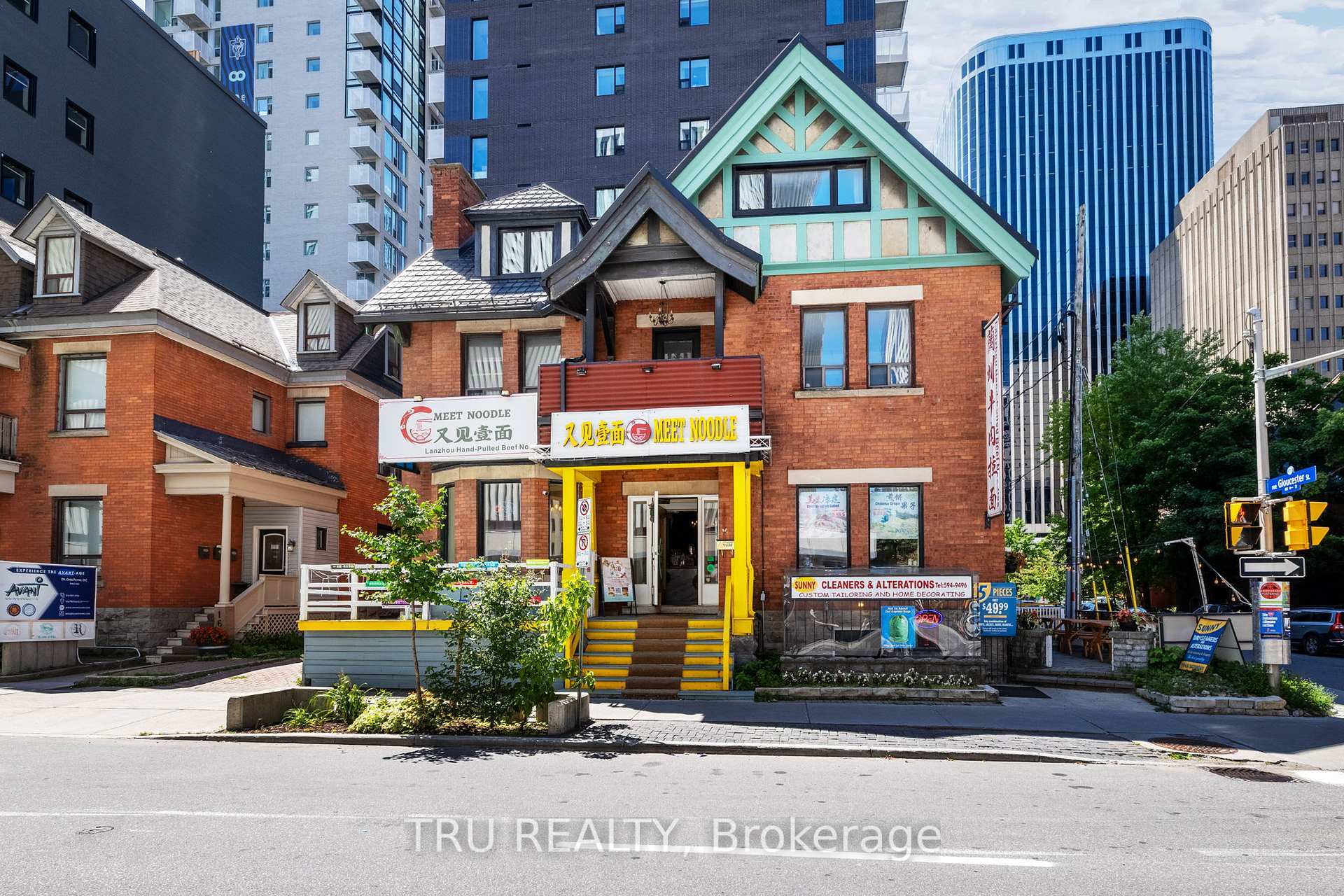 Property Photo: 160 Metcalfe Street 2 ON K2P 1P2