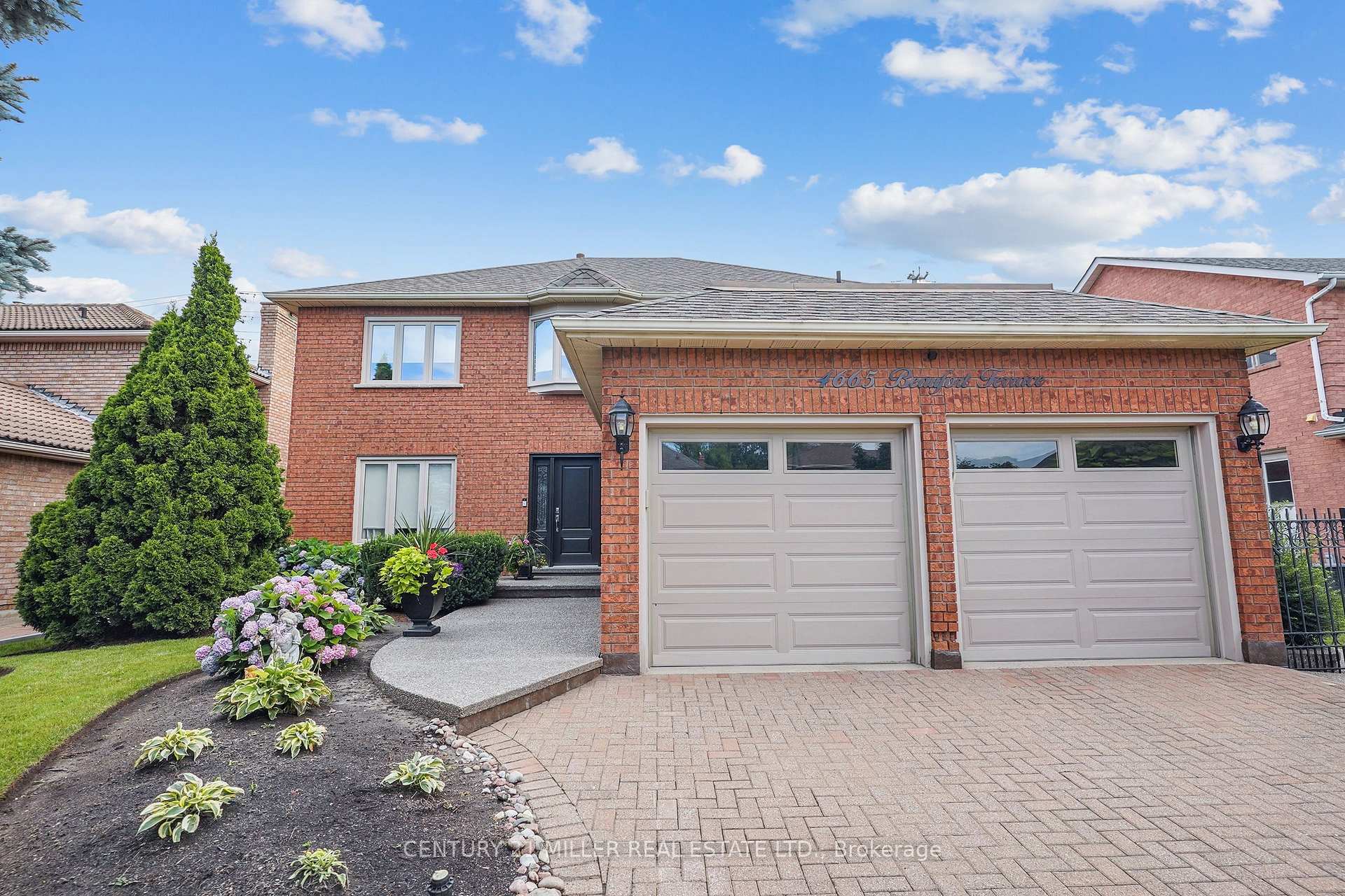 Property Photo:  4665 Beaufort Terrace  ON L5M 3J1 