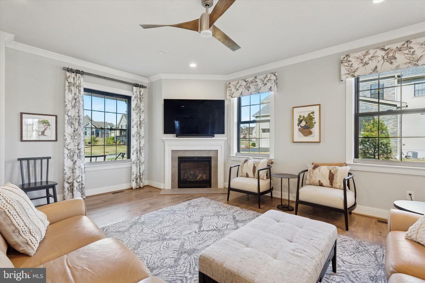 Property Photo: 6070 Creekside Drive PA 19031