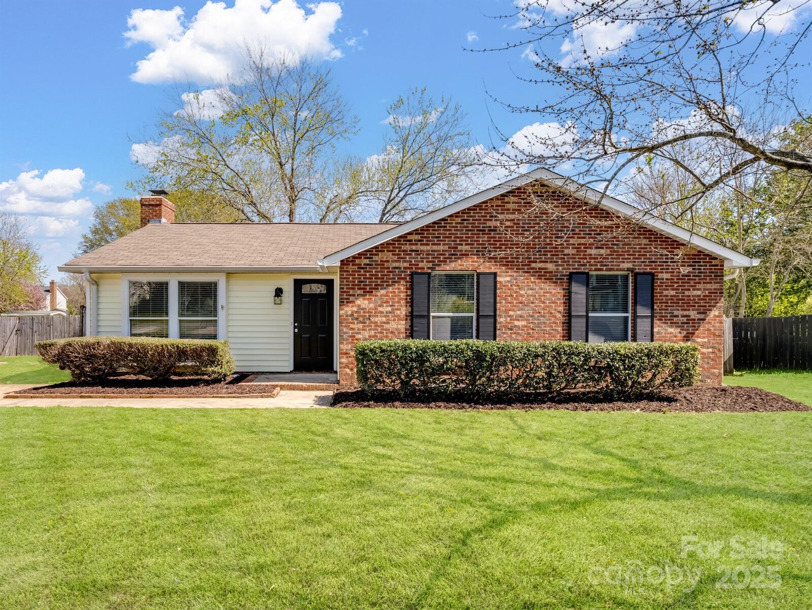 Property Photo: 8539 Glenway Court NC 28226
