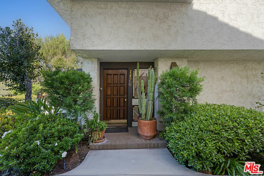 Property Photo:  1476 Palisades Dr  CA 90272 