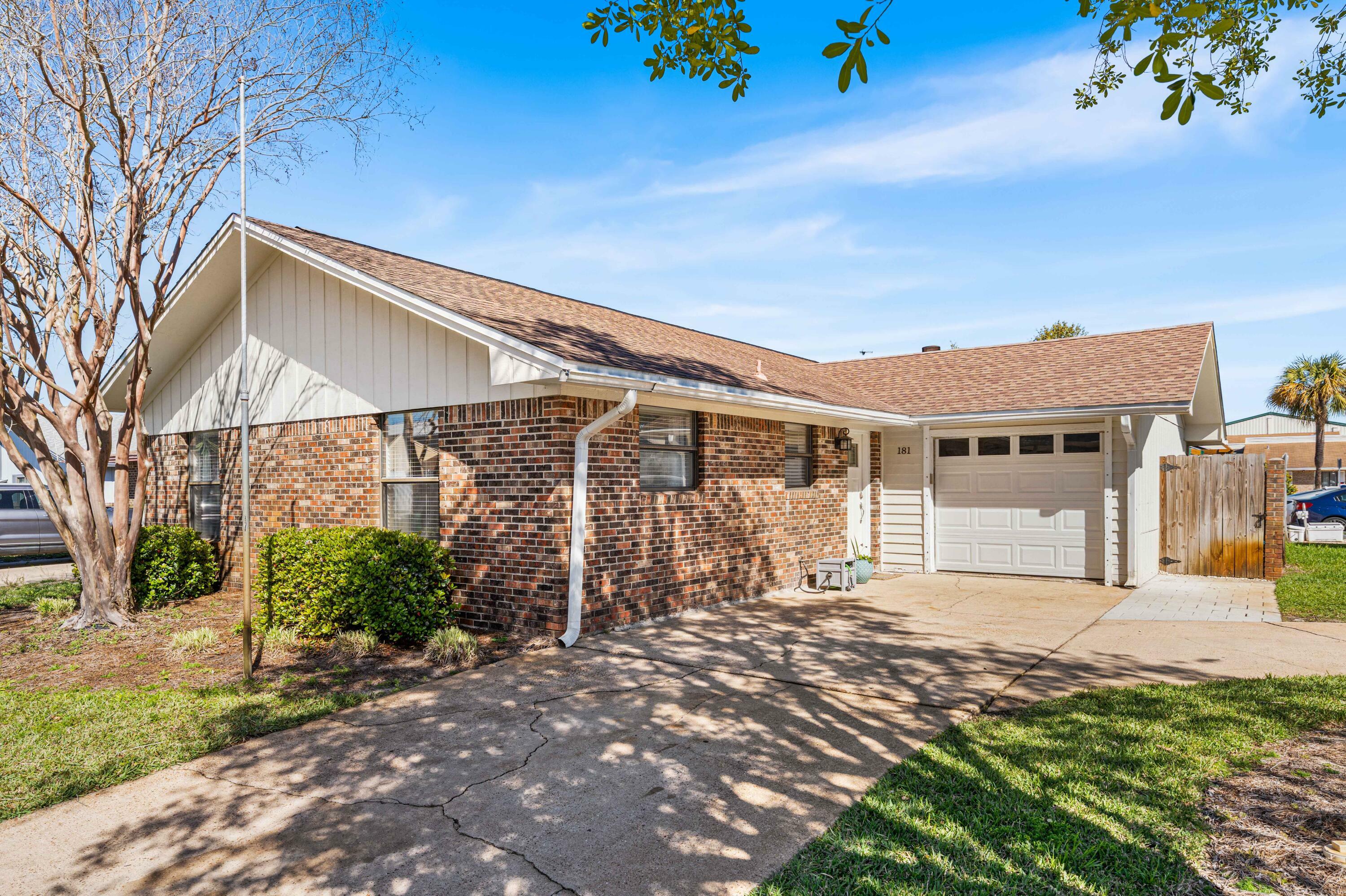 Property Photo: 181 Bent Arrow Drive FL 32541