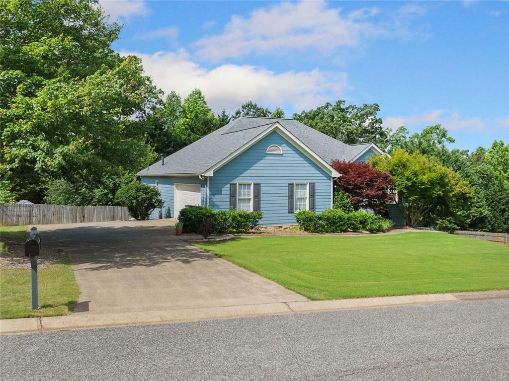 Property Photo: 604 Greenleaf Way GA 30107