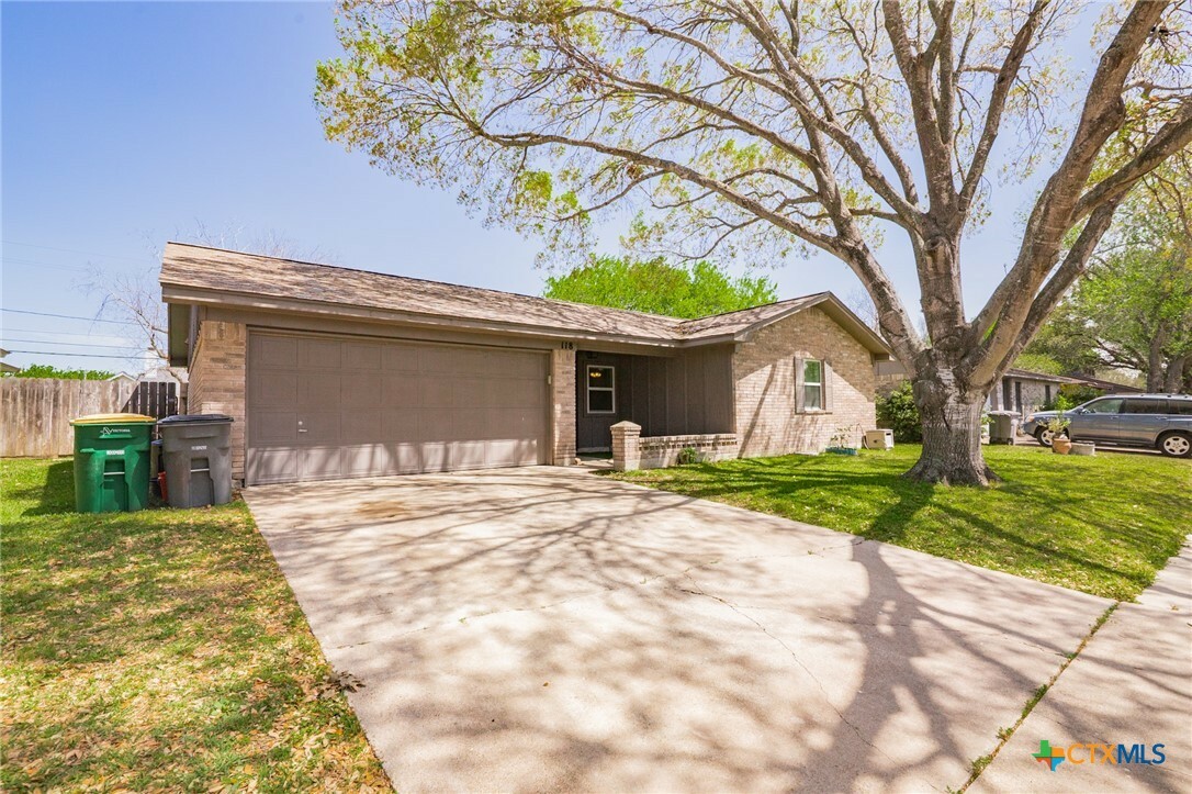 Property Photo: 118 Byron Lane TX 77901