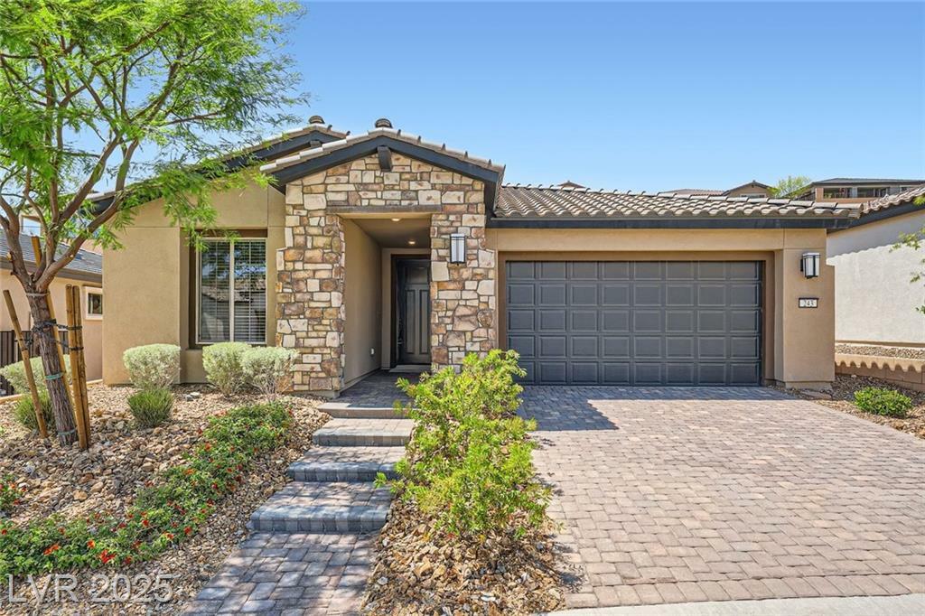 Property Photo: 243 Sun Glaze Avenue NV 89011