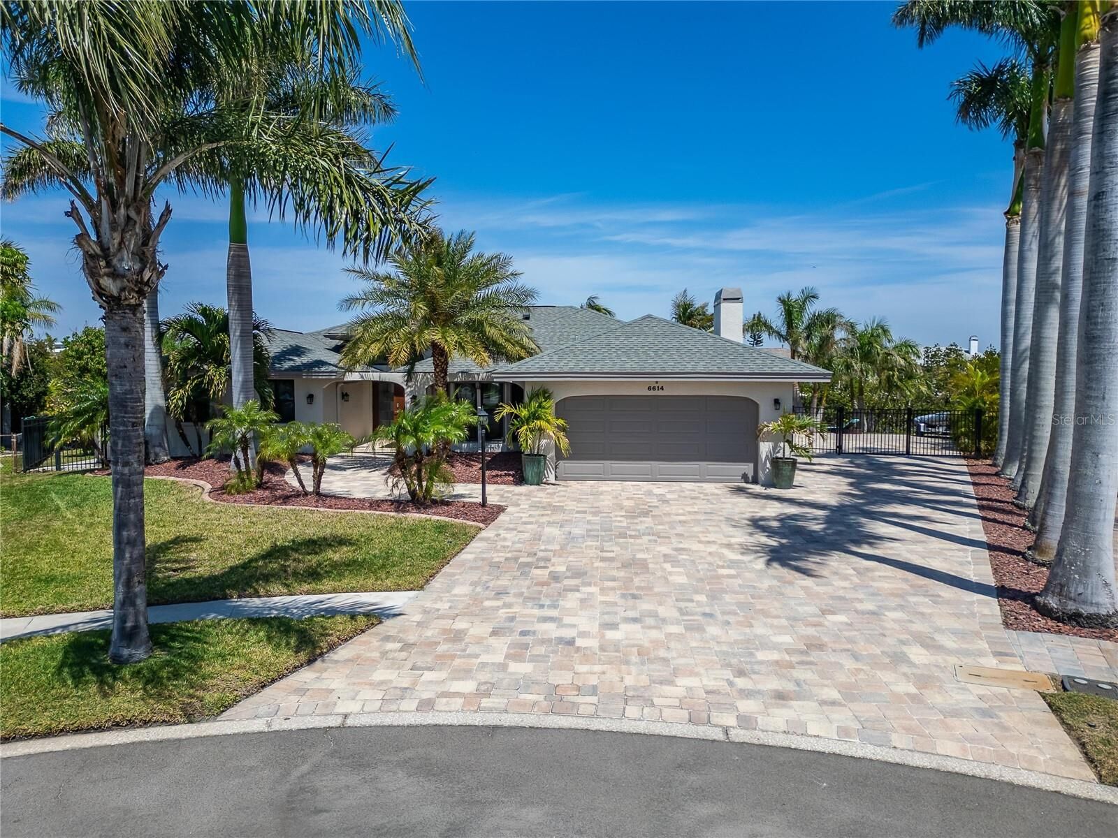 Property Photo:  6614 Blackfin Way  FL 33572 