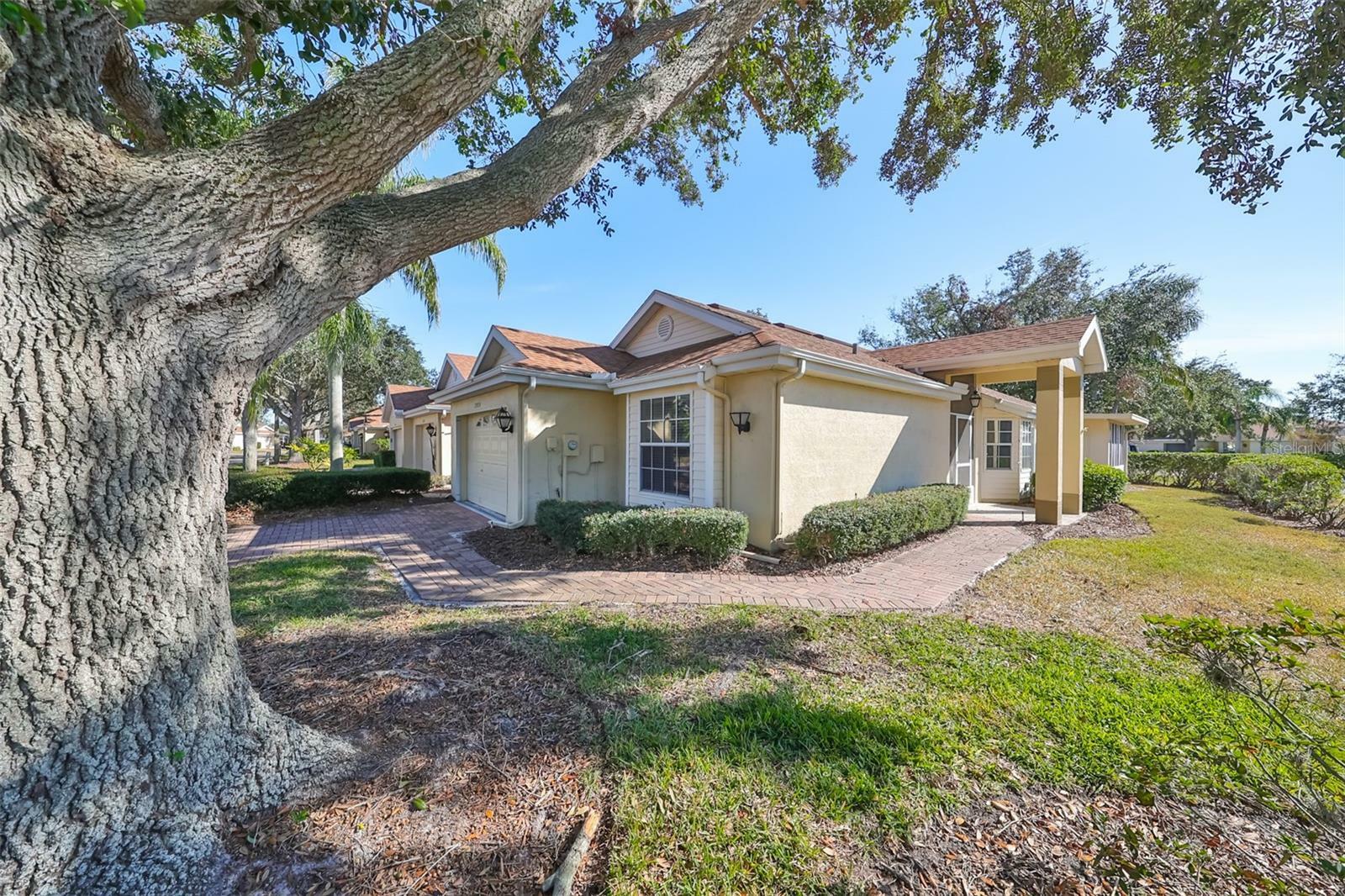 Property Photo: 2324 New Orchard Court FL 33573