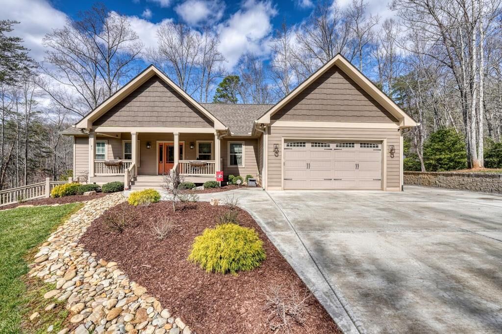 Property Photo:  83 Nathans Path  GA 30582 