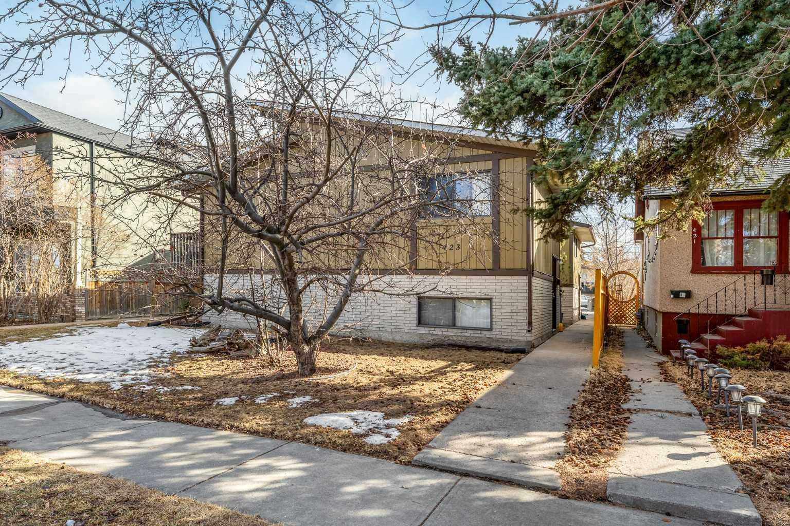 Property Photo: 423 10 Avenue NE AB T2E 0X5