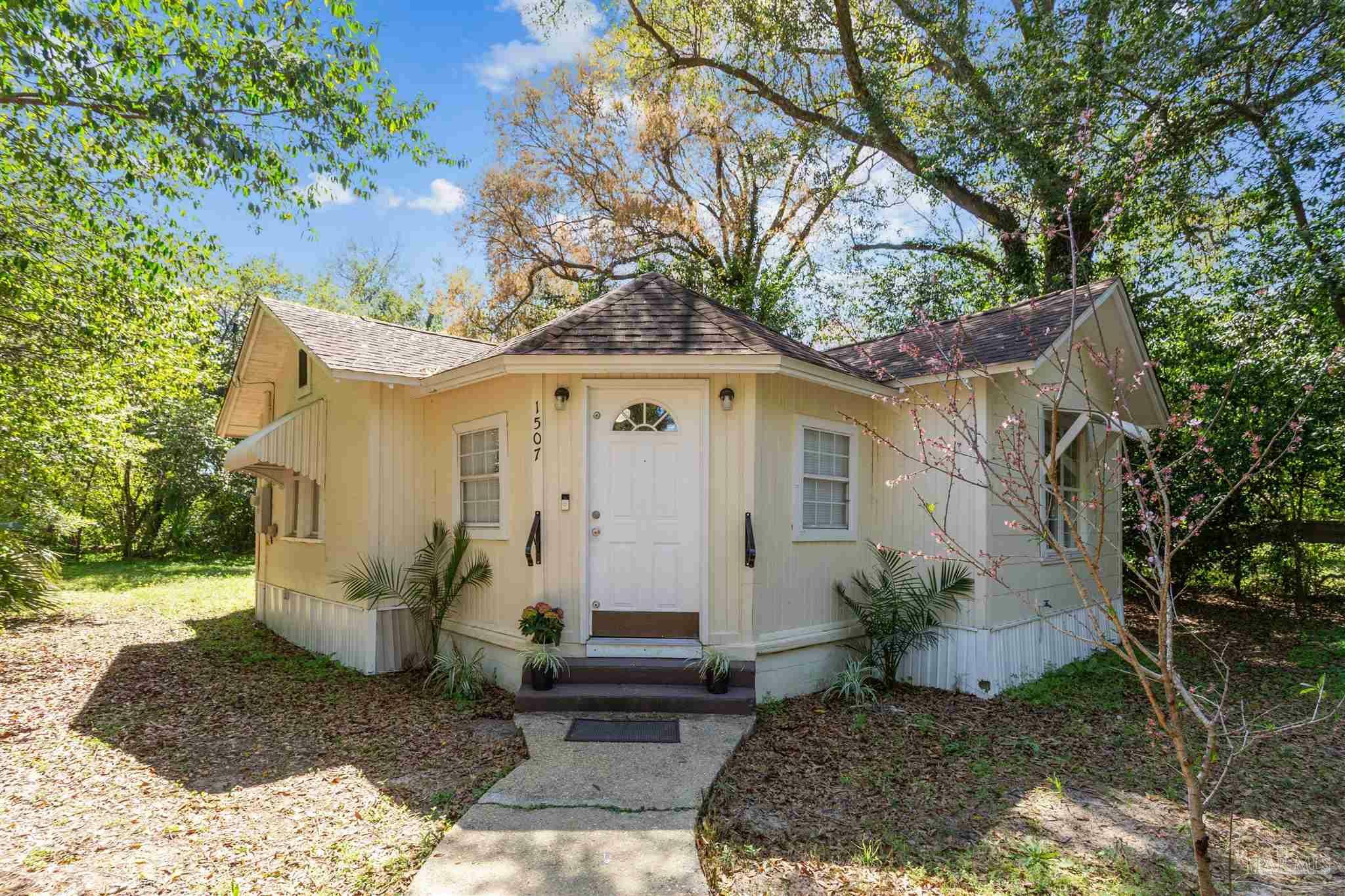 Property Photo: 1507 N S St FL 32505