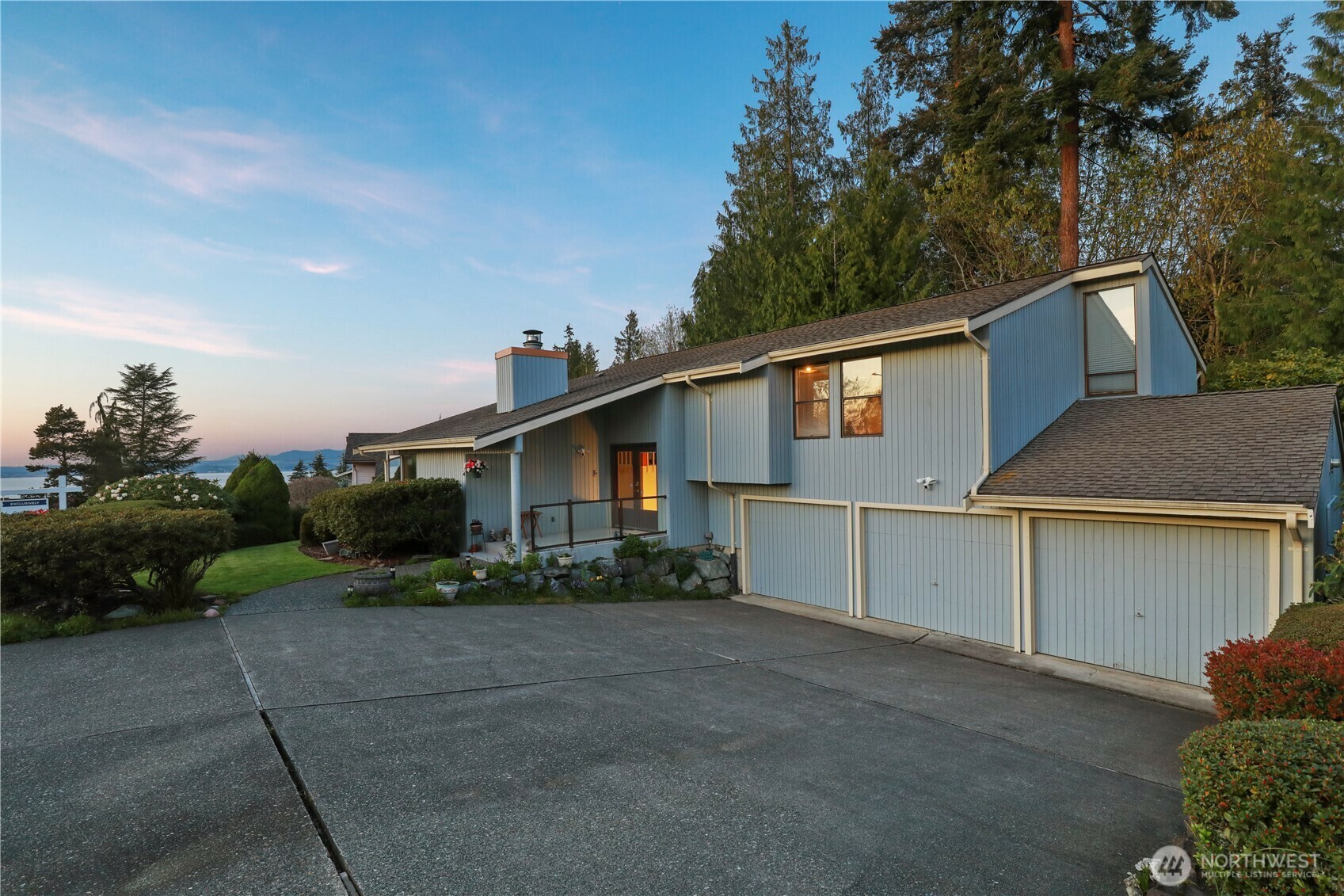 Property Photo: 5119 23rd Avenue W WA 98203