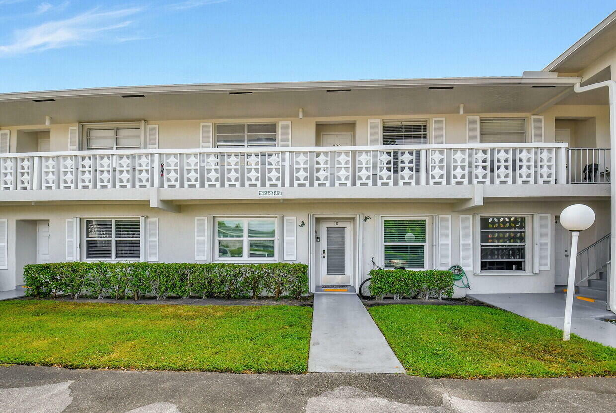 Property Photo: 2721 SW 15th Street 202 FL 33445