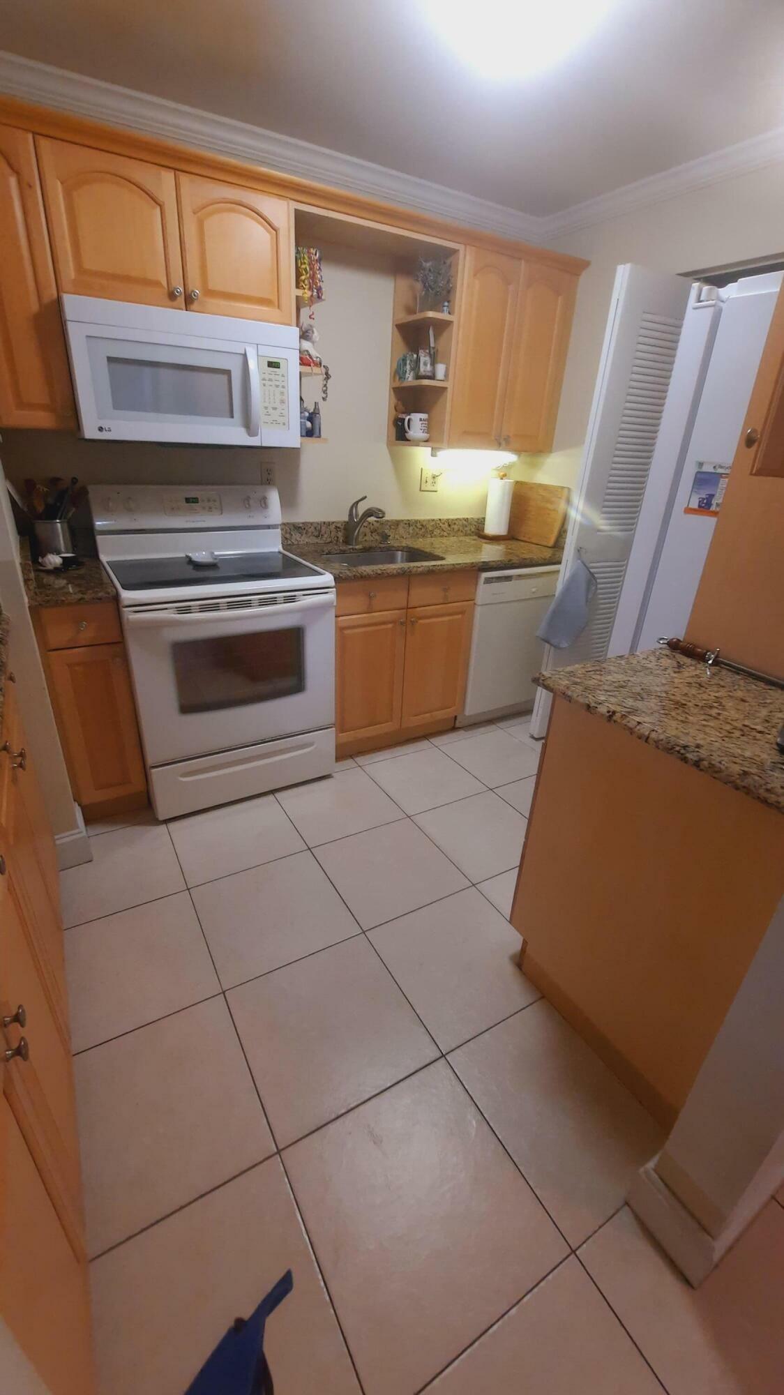 Property Photo:  15461 Lakes Of Delray Boulevard 101  FL 33484 
