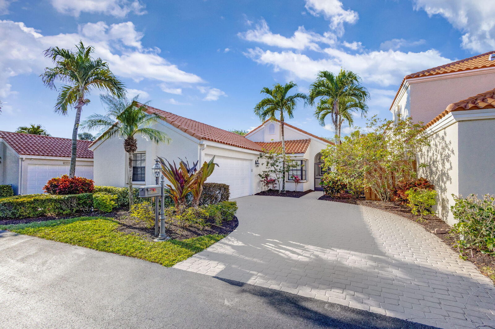 Property Photo: 2556 La Cristal Circle FL 33410