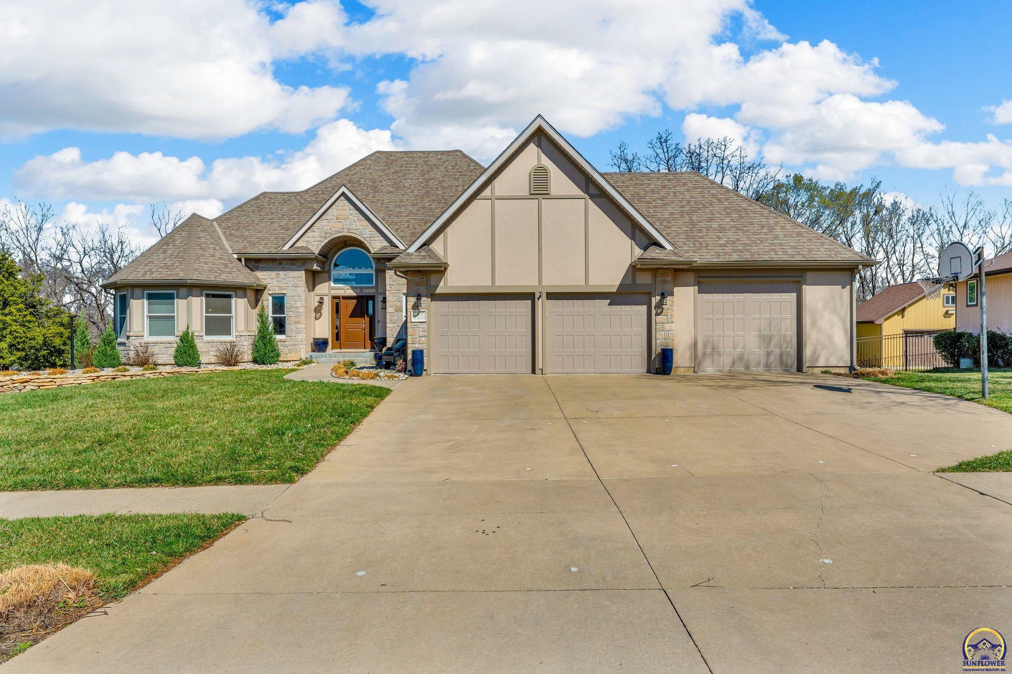 Property Photo: 2400 SE Saturn Dr KS 66606