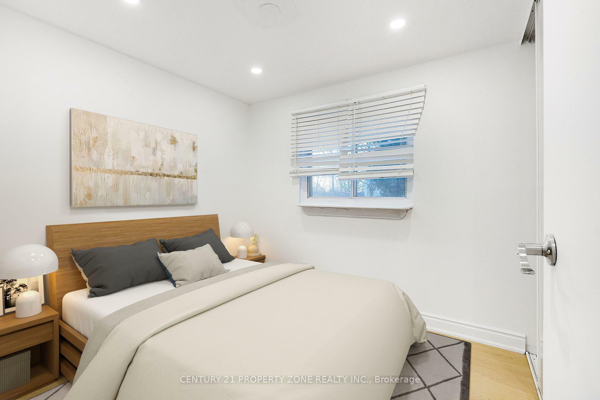 Photo de la propriété: 96 Centre Street N ON L6V 2Z3