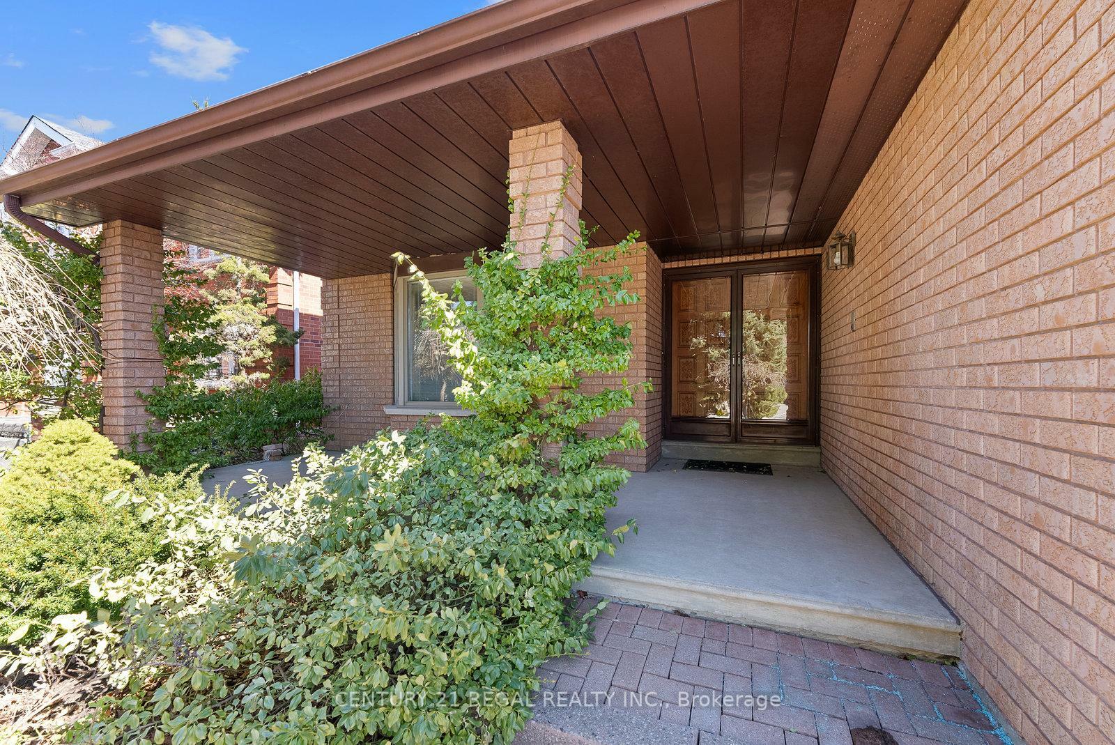 Property Photo: 137 Fifth Avenue ON L4L 6Z3