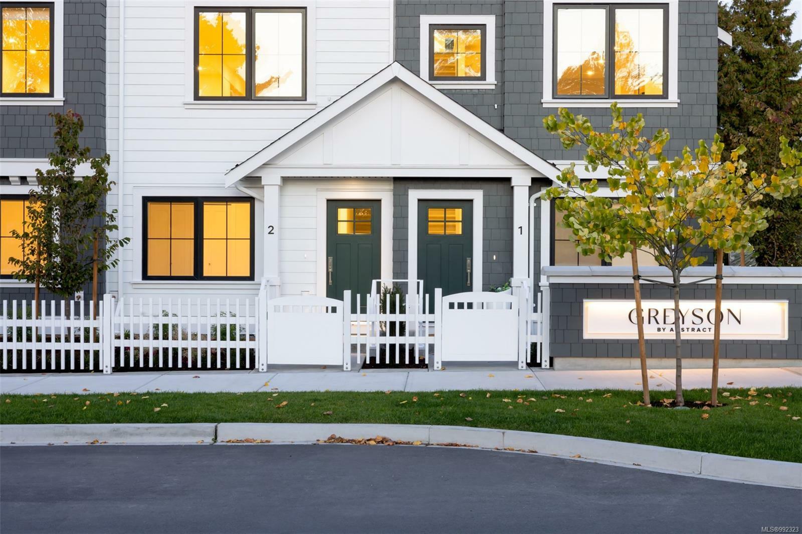 Property Photo: 3450 Whittier Ave Th15 BC V8Z 3R2