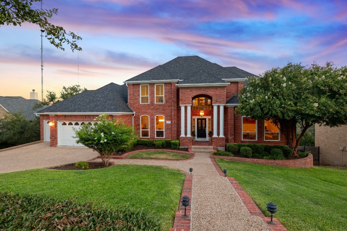 2807 Round Table Road  Austin TX 78746 photo