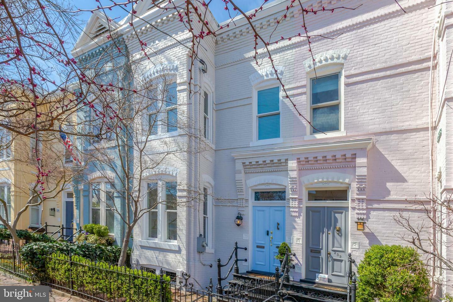 Property Photo: 230 N Saint Asaph Street VA 22314