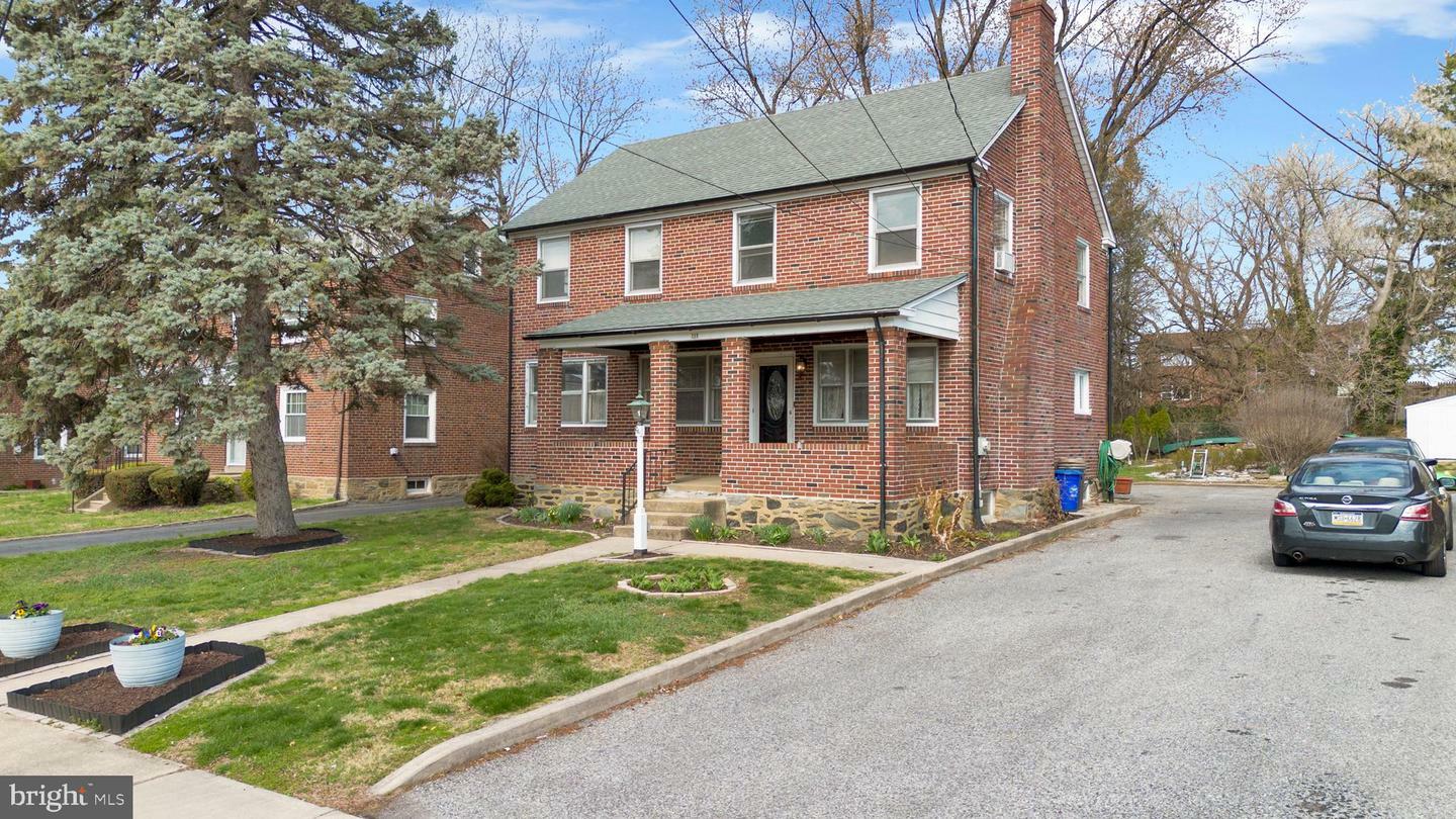 Property Photo: 209 E Broadway Avenue PA 19018