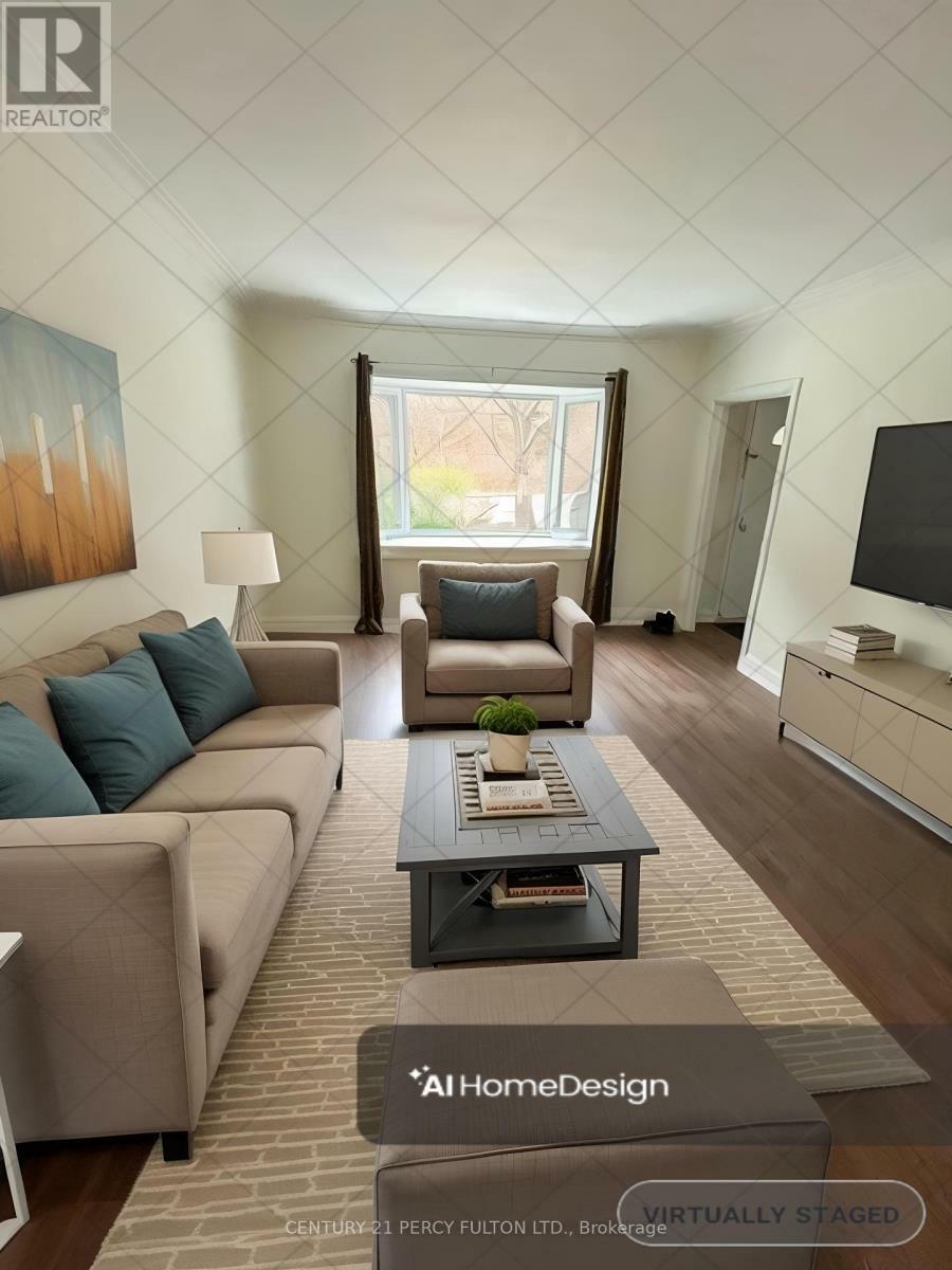 Property Photo: 115 South Kingsway ON M6S 3T5