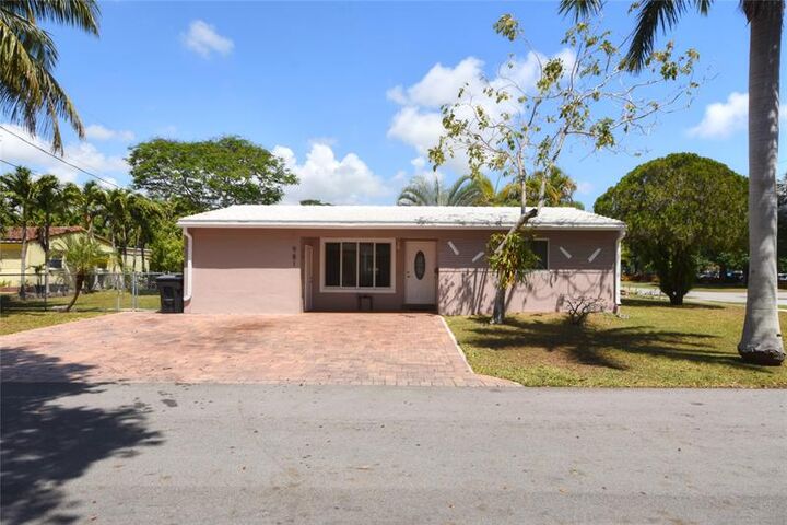 Property Photo:  981 SW 32nd St  FL 33315 