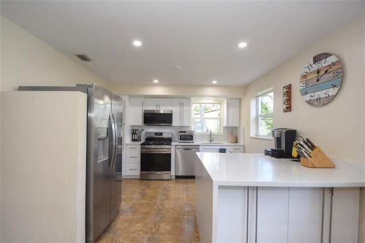 Property Photo: 981 SW 32nd St FL 33315