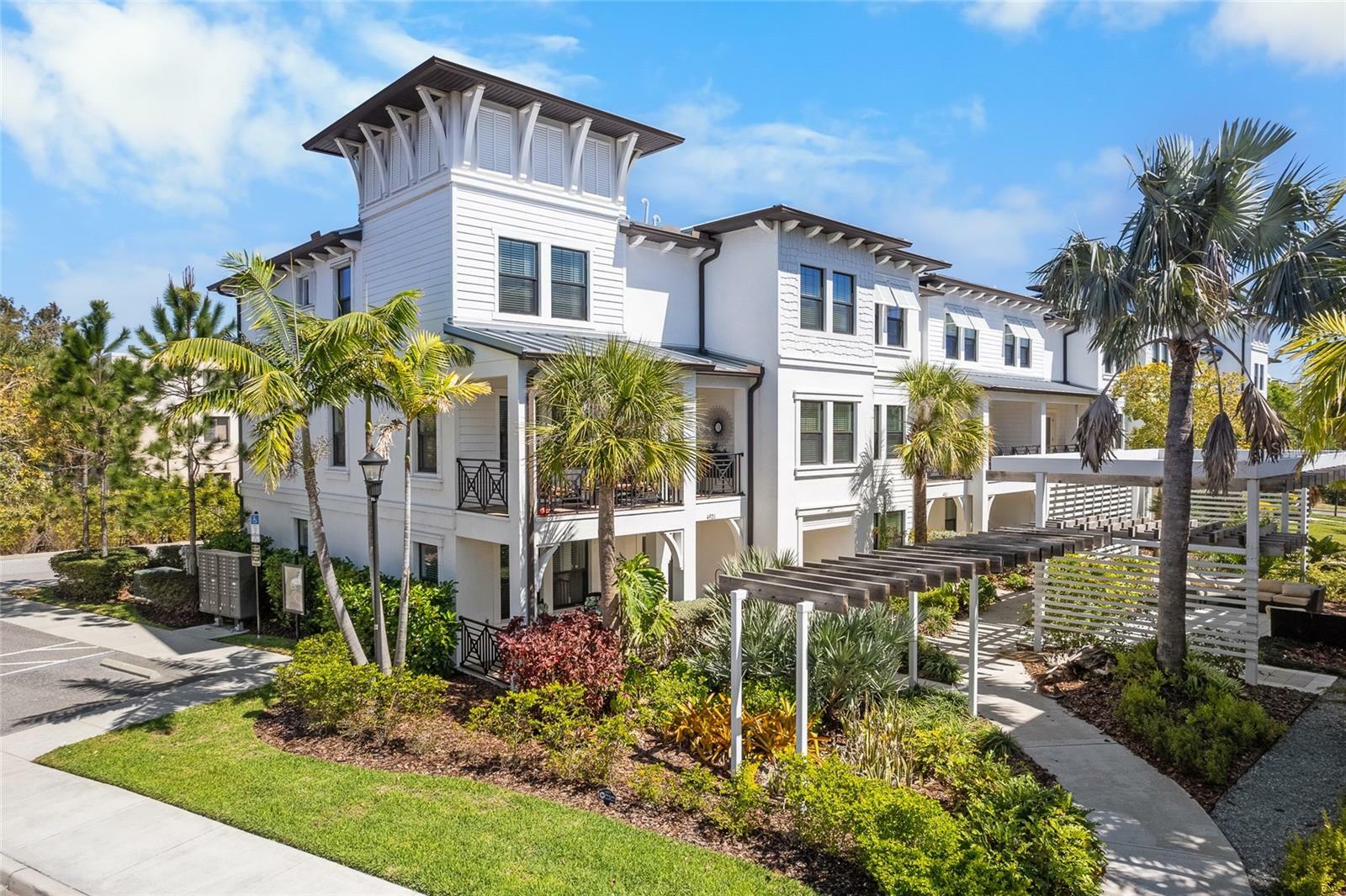 Property Photo: 4921 W Paul Avenue 8 FL 33611