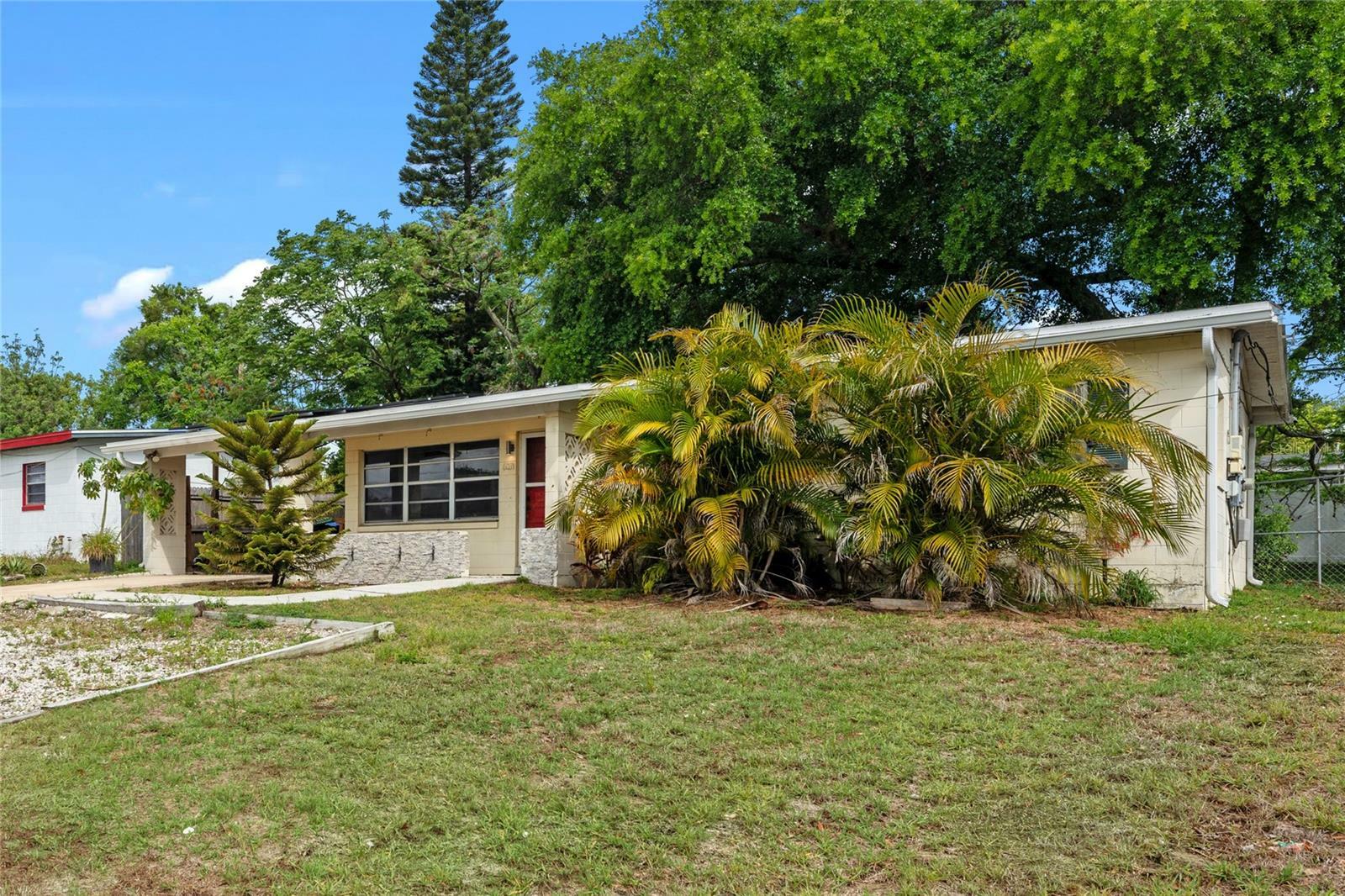 Property Photo: 6031 W Ridgewood Avenue FL 32835