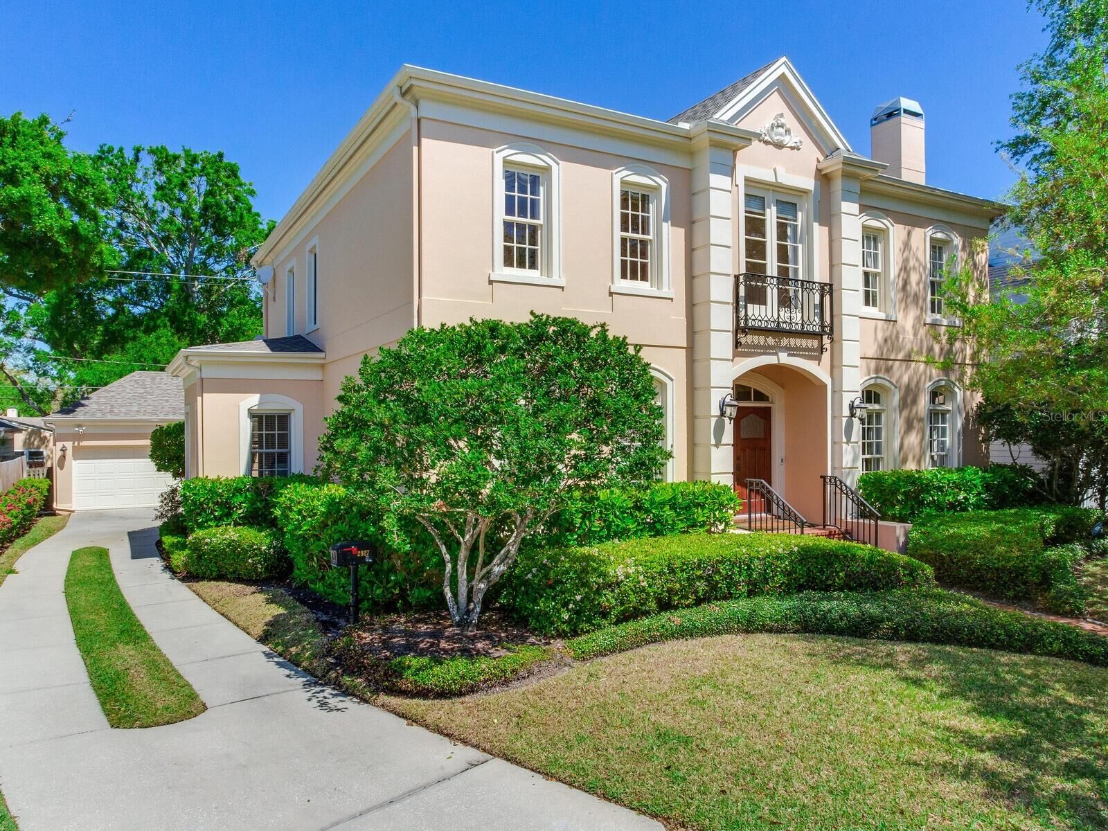 Property Photo: 2927 W Bayshore Court FL 33611