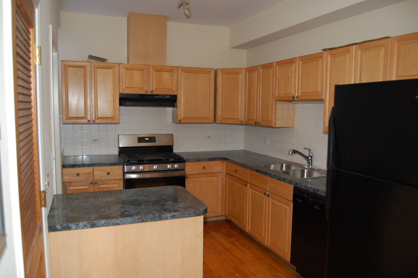 Property Photo: 4557 S Michigan Avenue 3 IL 60653
