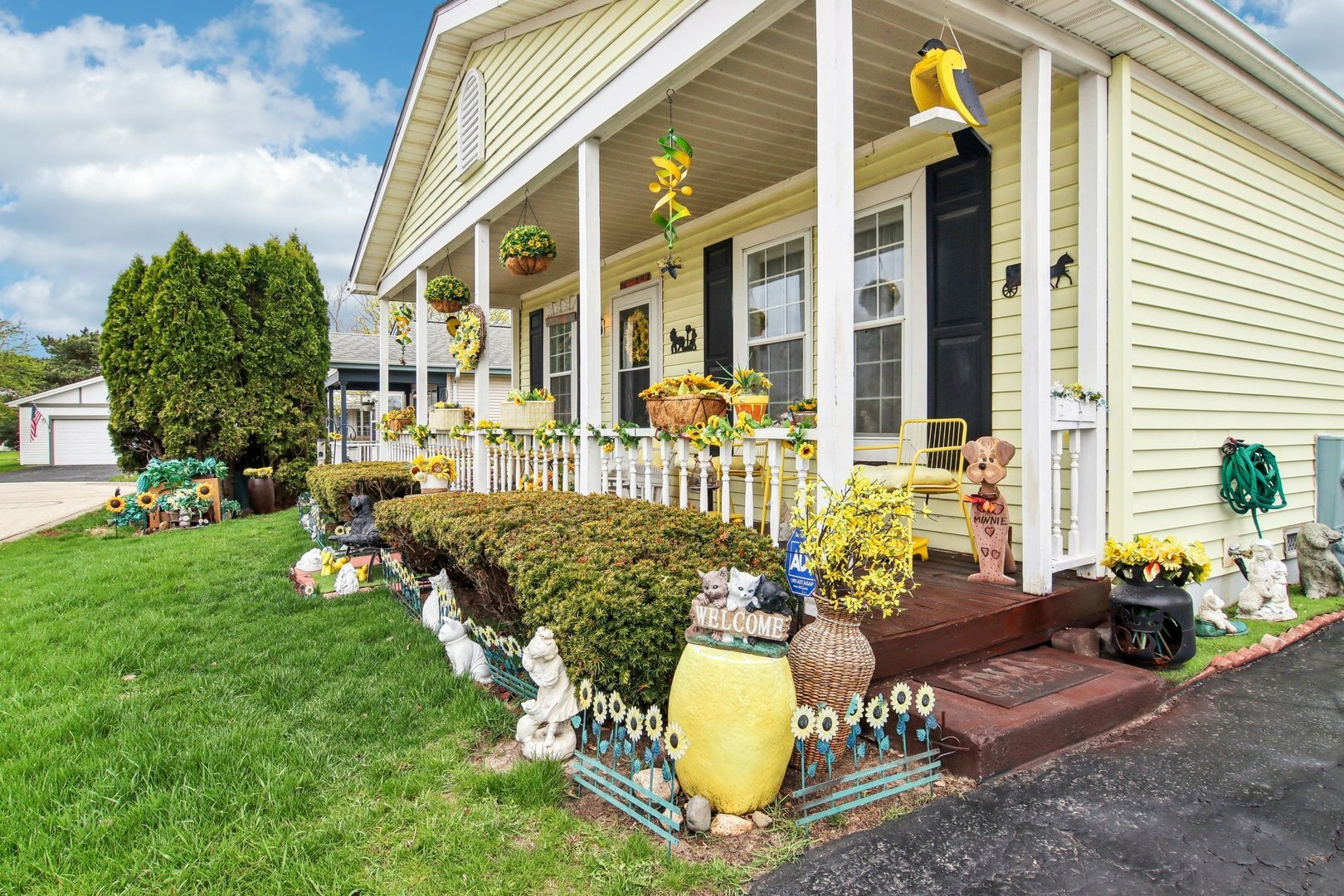Property Photo: 4 Furlong Court IL 60030