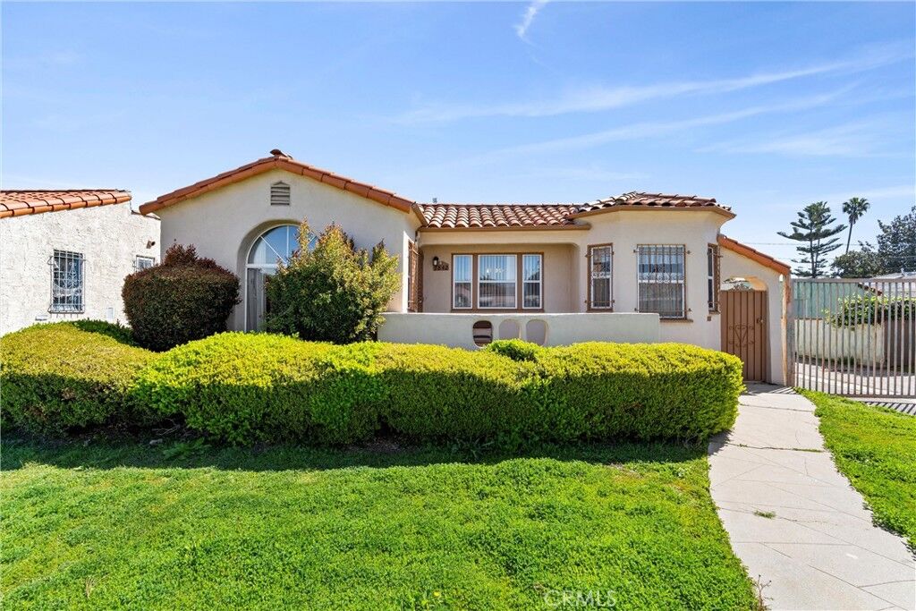 Property Photo:  7842 S Harvard Boulevard  CA 90047 