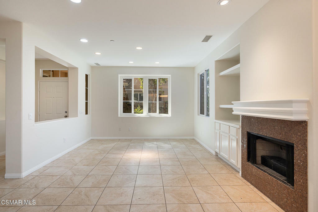 Property Photo: 2987 Campa Way E CA 93063