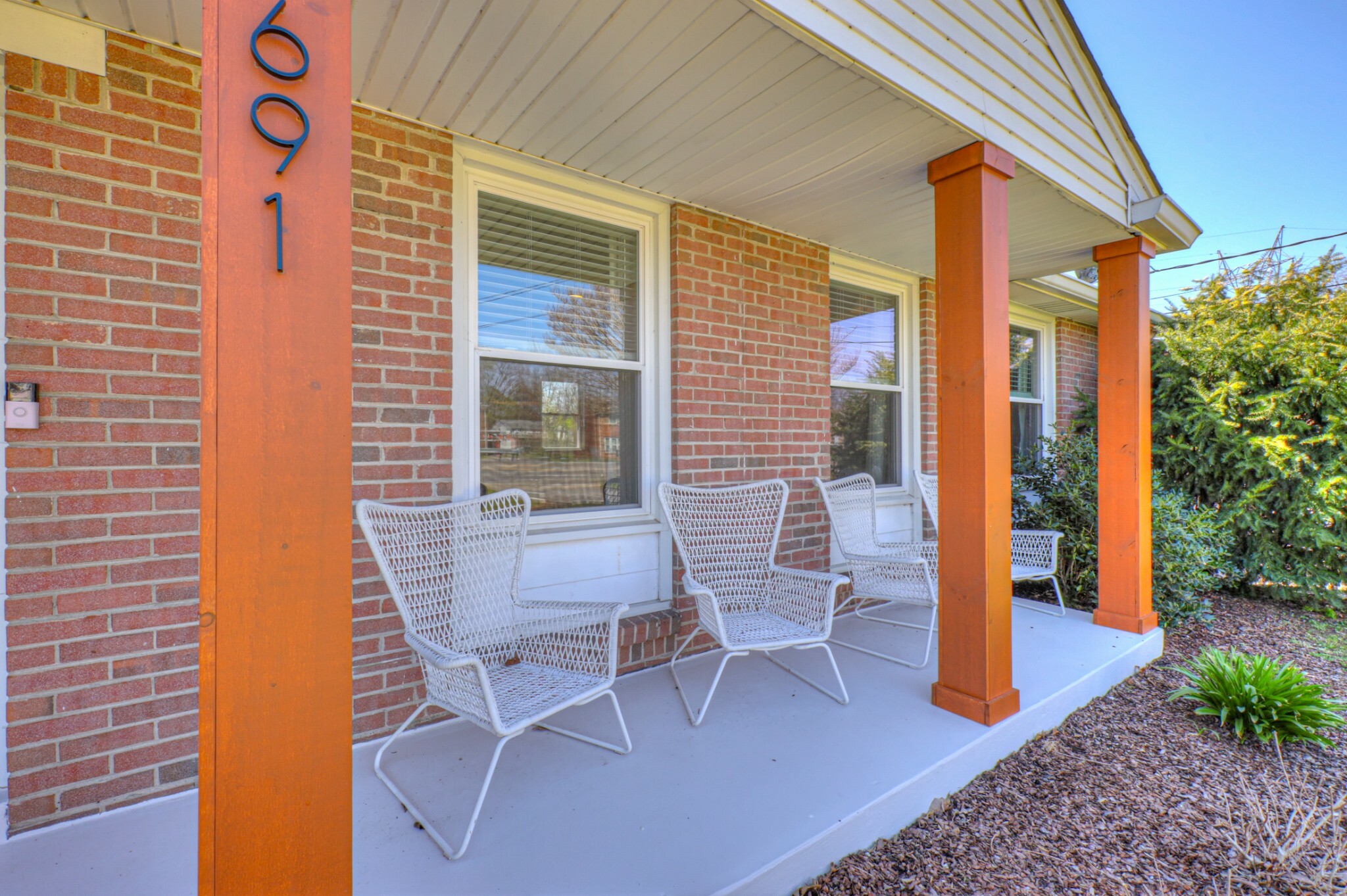 Property Photo: 691 Harding Pl TN 37211