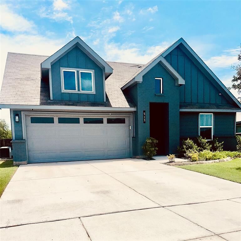 Property Photo: 513 Balboa Park Drive TX 76009