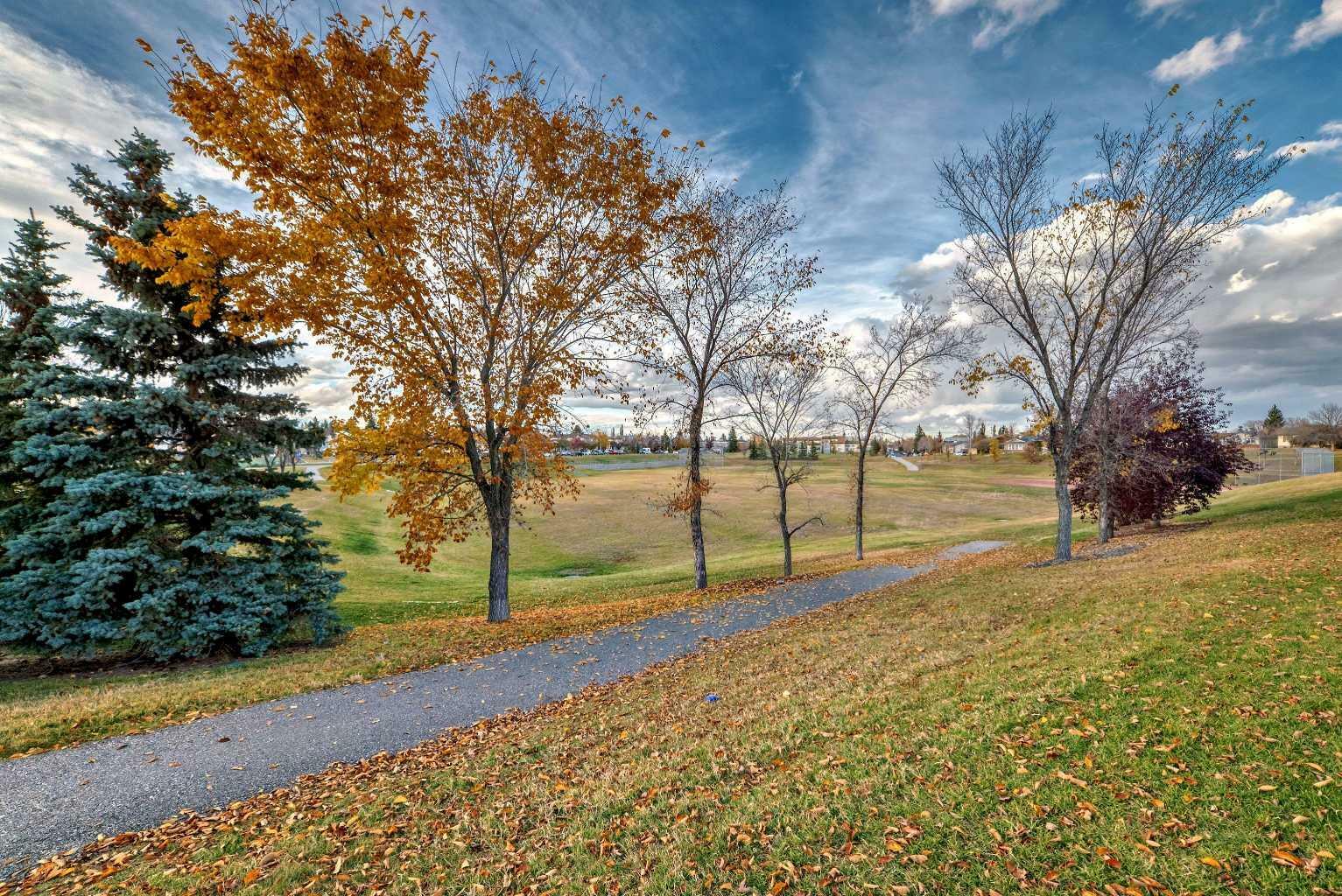 Property Photo: 131 Templehill Drive NE 19 AB T1Y 4T1