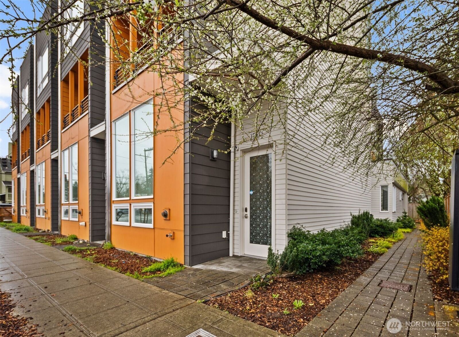 Property Photo: 7507 25th Avenue NE B WA 98115