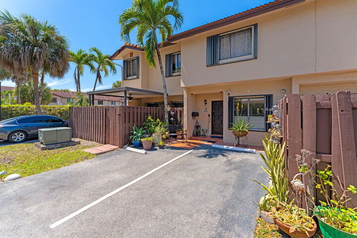 Property Photo: 14205 SW 57th Lane 5-A-6 FL 33183