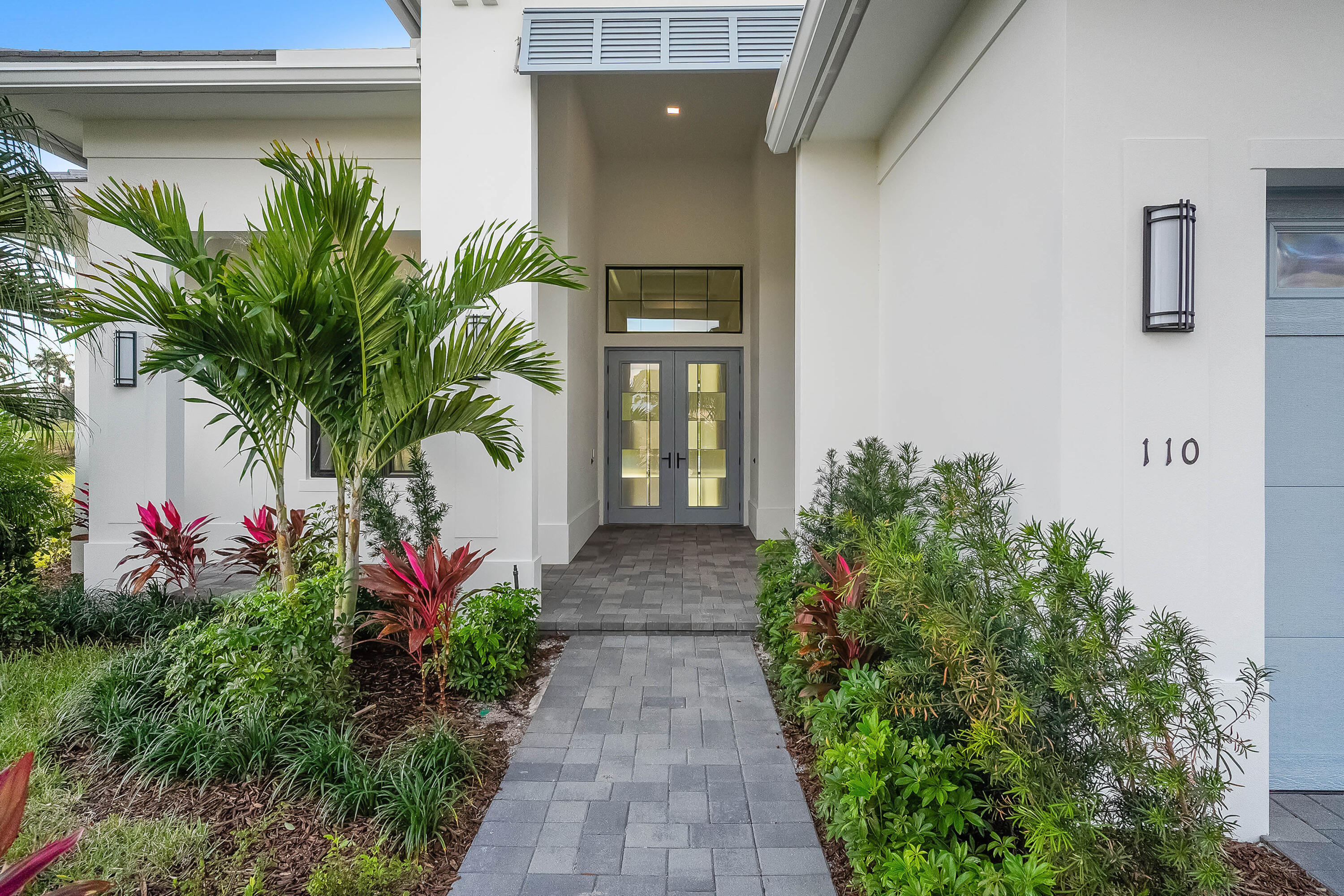 Property Photo: 110 SE Via Verona FL 34984